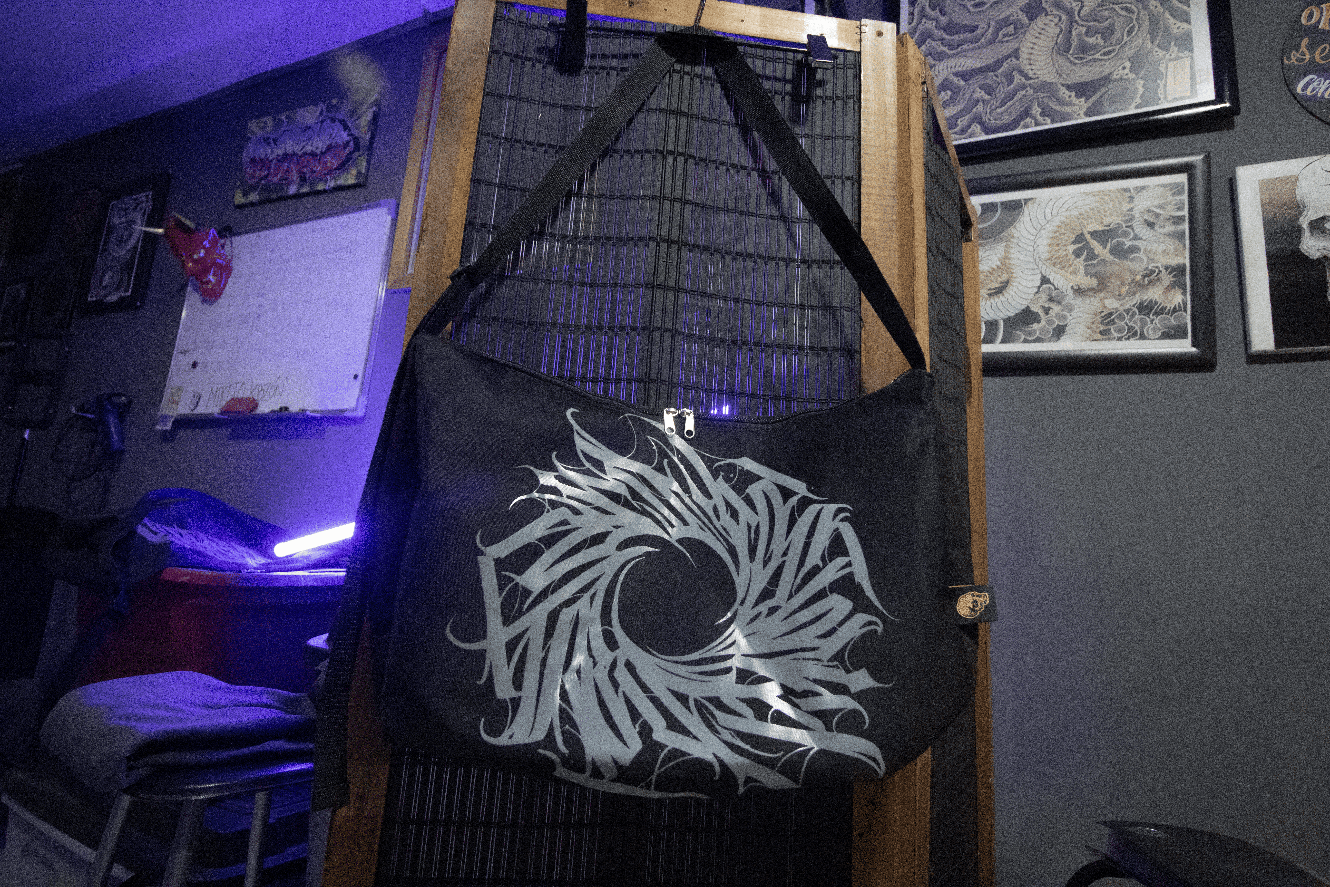 Bolso Dark Letters Negro