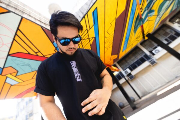 Polera Negra Presencia