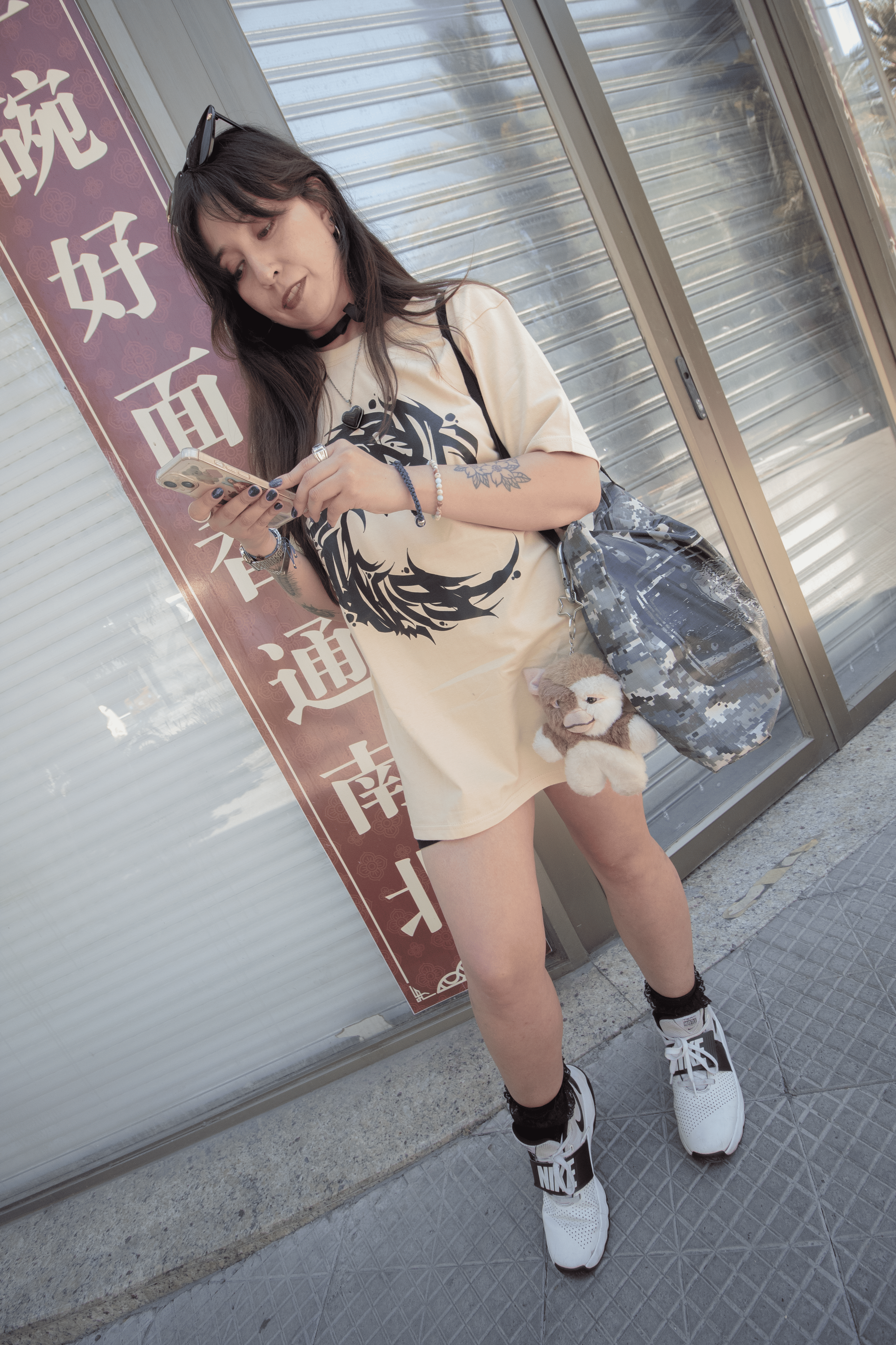 Polera Beige Dark Bstrd Logo