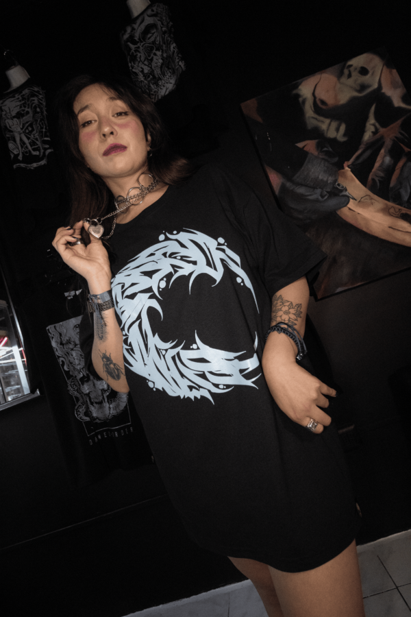 IMG_4389 Polera Negra Dark Bstrd Logo