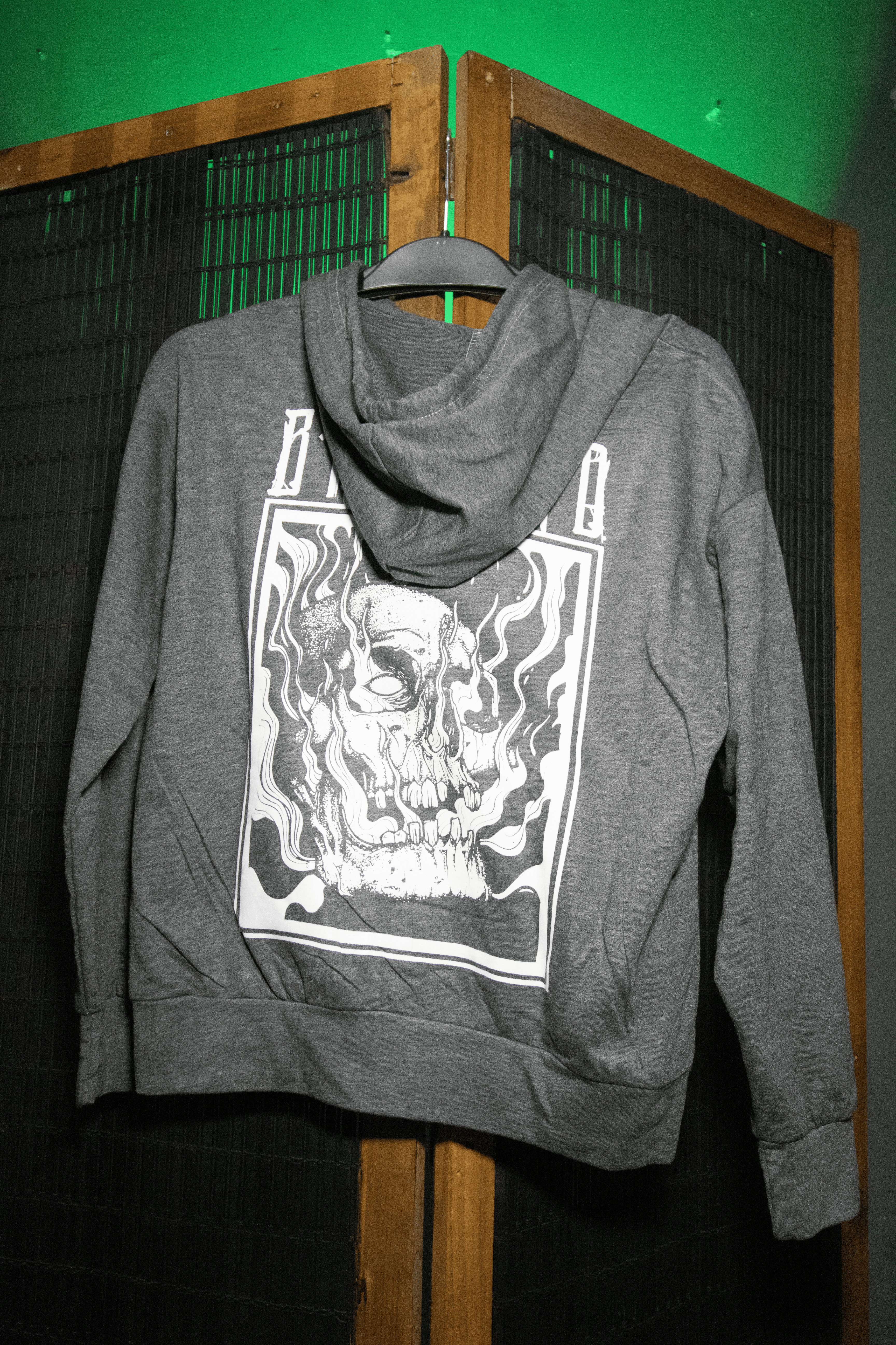 Poleron Canguro Gris Smoke Skull Talla 16